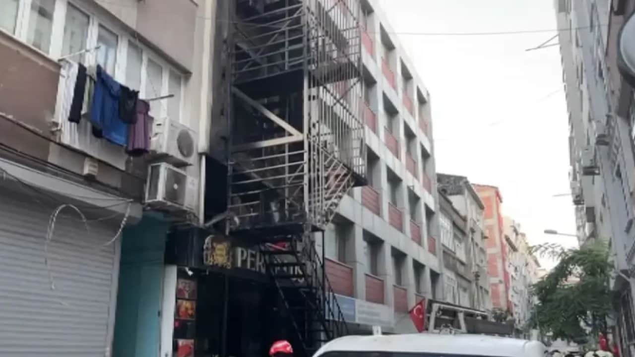 İstanbul'da korkutan otel yangını: Çok sayıda yaralı var!