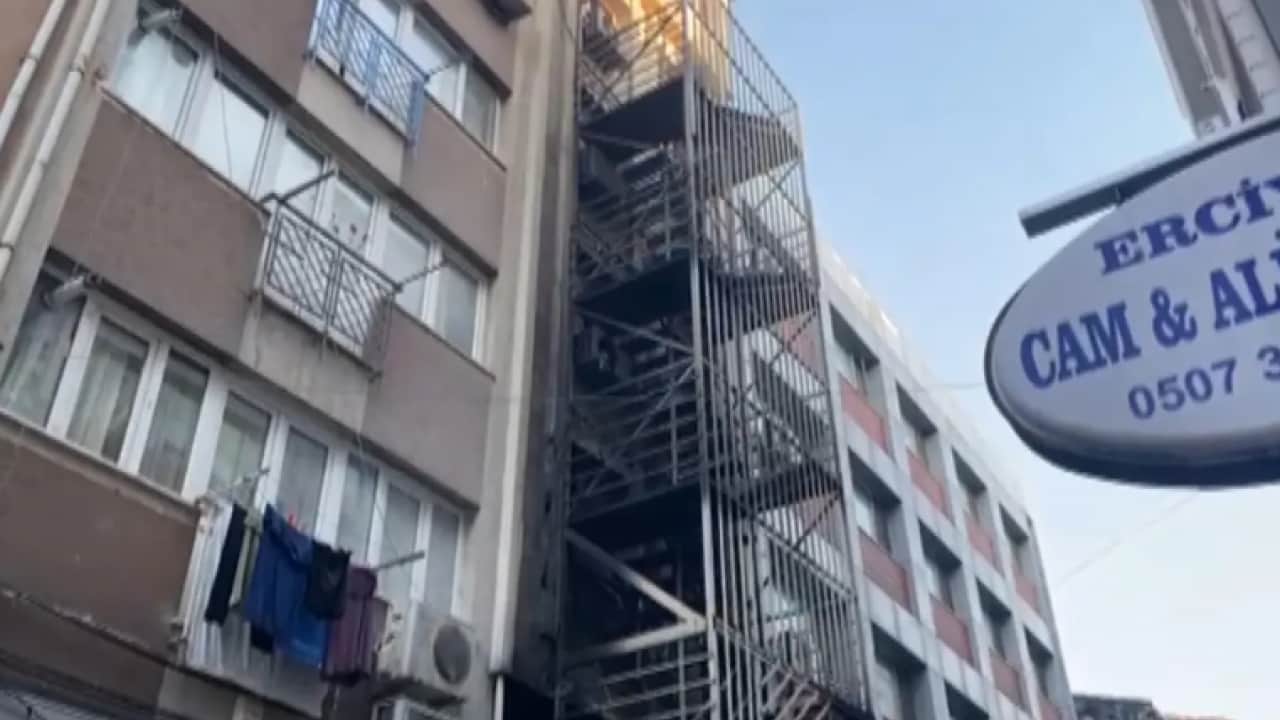 Foto - İstanbul'da korkutan otel yangını: Çok sayıda yaralı var!