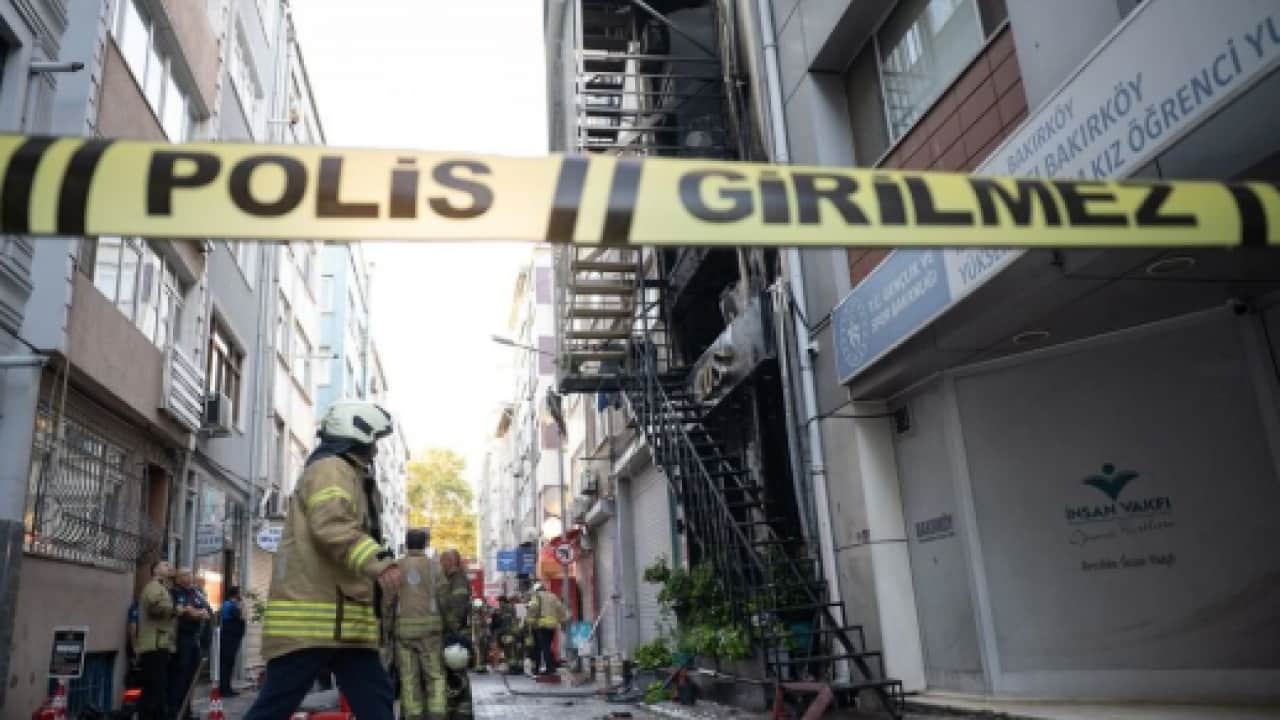 Foto - İstanbul'da korkutan otel yangını: Çok sayıda yaralı var!