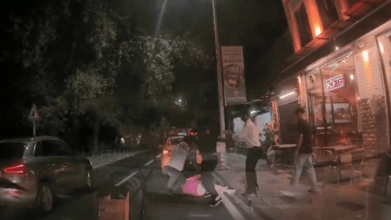 Foto - İstanbul'da taksici terörü: Ücreti beğenmedi için yaşlı çifti dövdü!