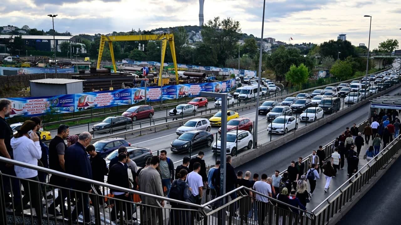Foto - İstanbul’da trafik durma noktasına geldi! CHP'li Nuri Aslan'a tepki