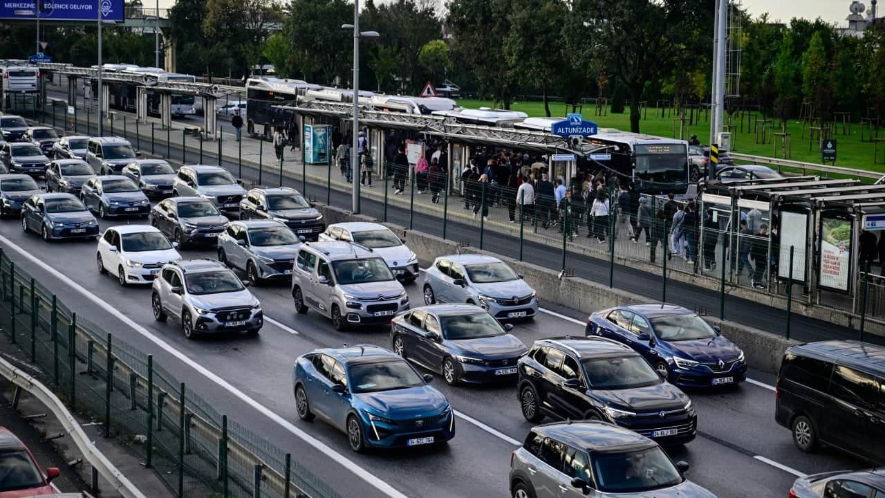 Foto - İstanbul’da trafik durma noktasına geldi! CHP'li Nuri Aslan'a tepki