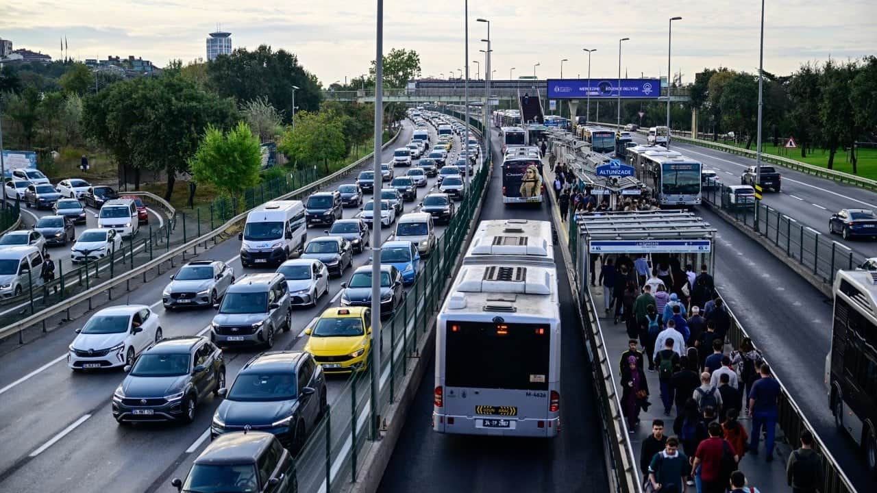 Foto - İstanbul’da trafik durma noktasına geldi! CHP'li Nuri Aslan'a tepki