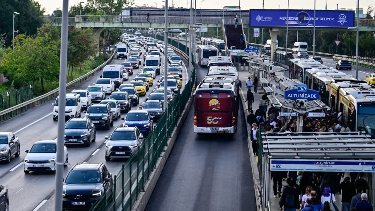 Foto - İstanbul’da trafik durma noktasına geldi! CHP'li Nuri Aslan'a tepki