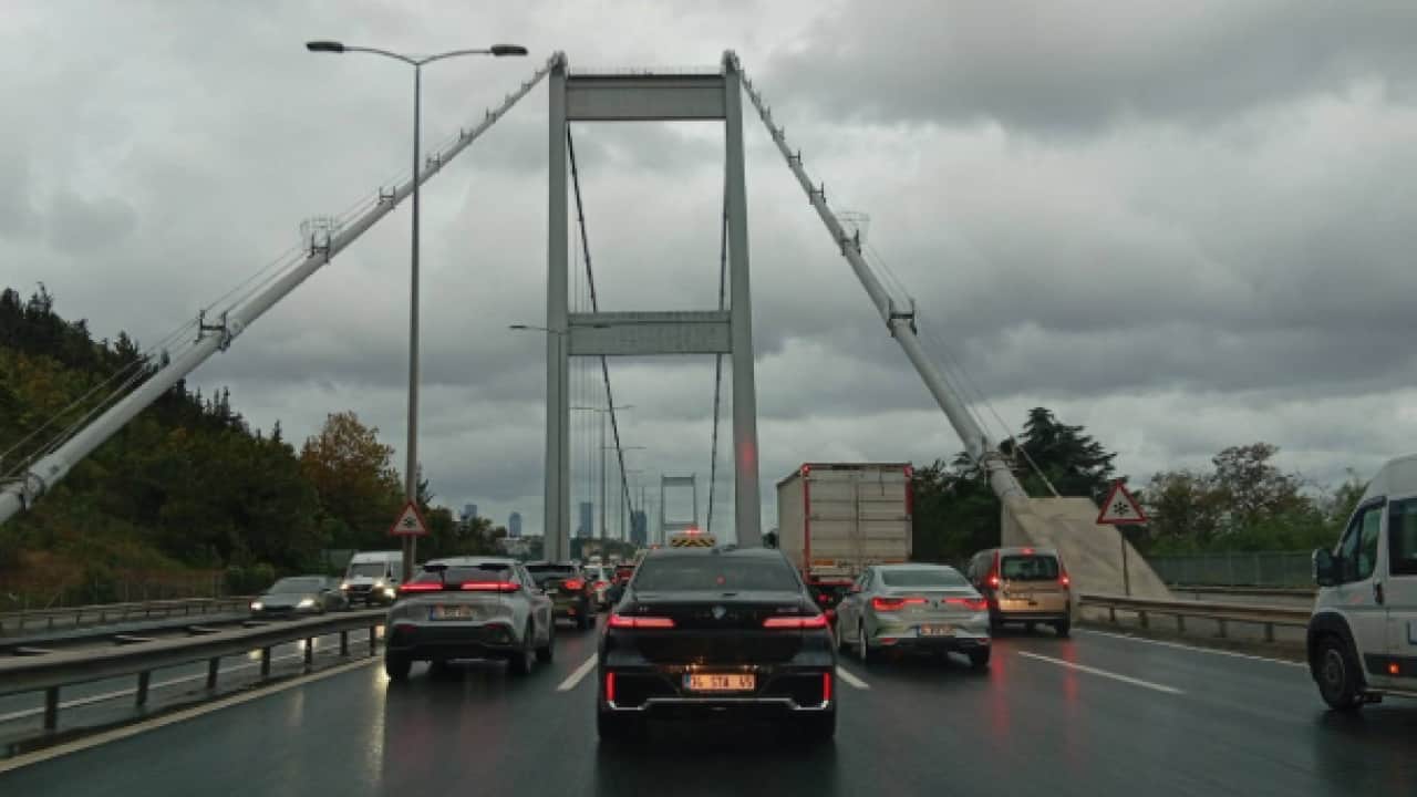 İstanbul'da trafik durma noktasına geldi! Yolculuk süresi 2 saate yaklaştı!