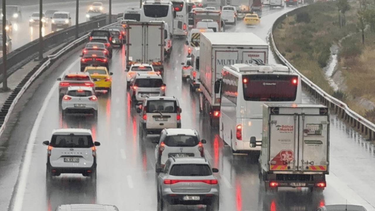 Foto - İstanbul'da trafik durma noktasına geldi! Yolculuk süresi 2 saate yaklaştı!