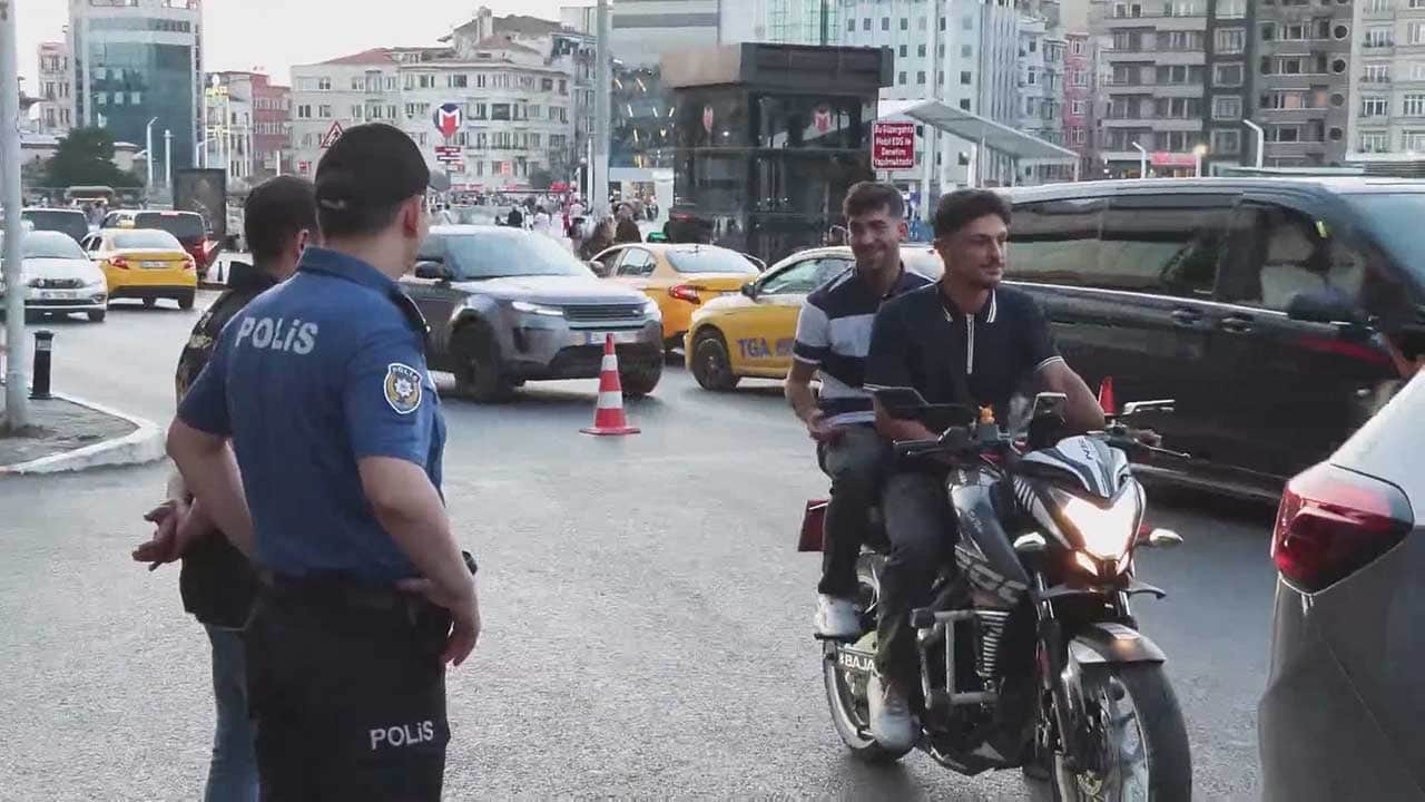 Foto - İstanbul’da yapılacaklar için helikopter bile havalandı! İşte Taksim’de yaşananlar…