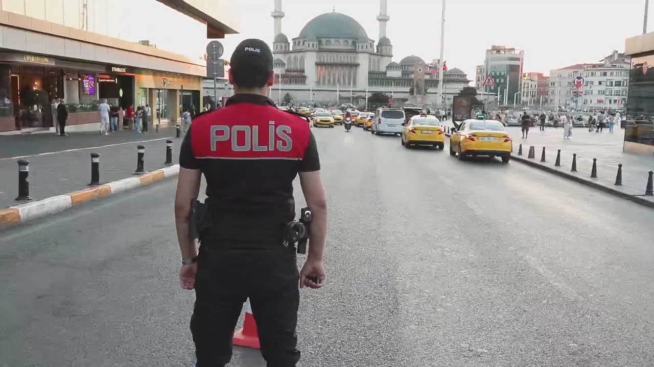 Foto - İstanbul’da yapılacaklar için helikopter bile havalandı! İşte Taksim’de yaşananlar…