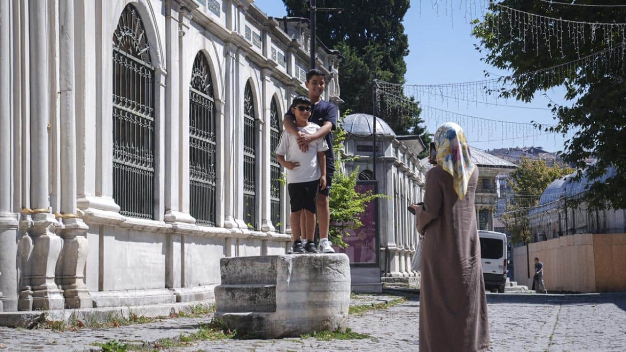 Foto - İstanbul'un binek taşları: Tarihi yapıları arasında saklı kalmışlar