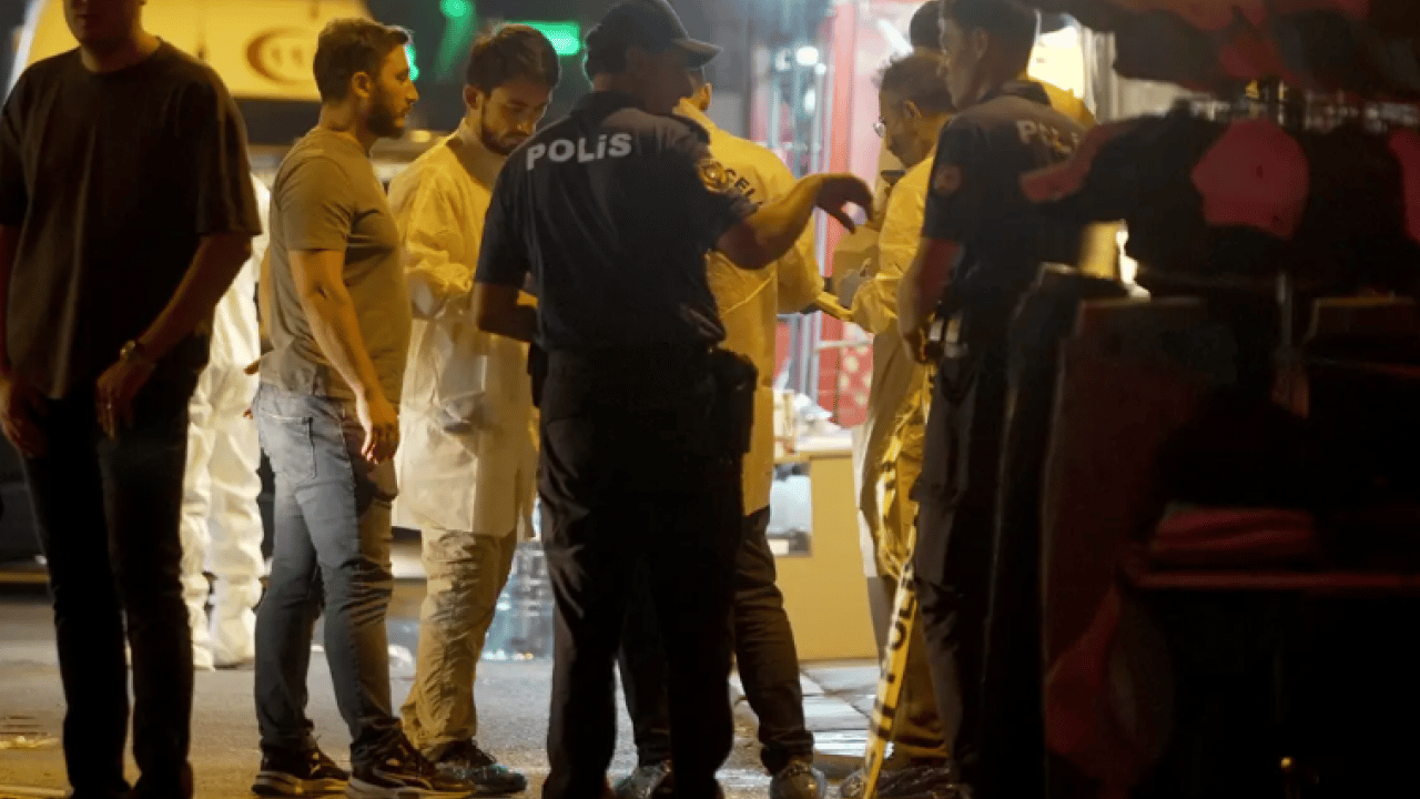 Foto - İstanbul'un göbeğinde kanlı saldırı: 1 kişi hayatını kaybetti!