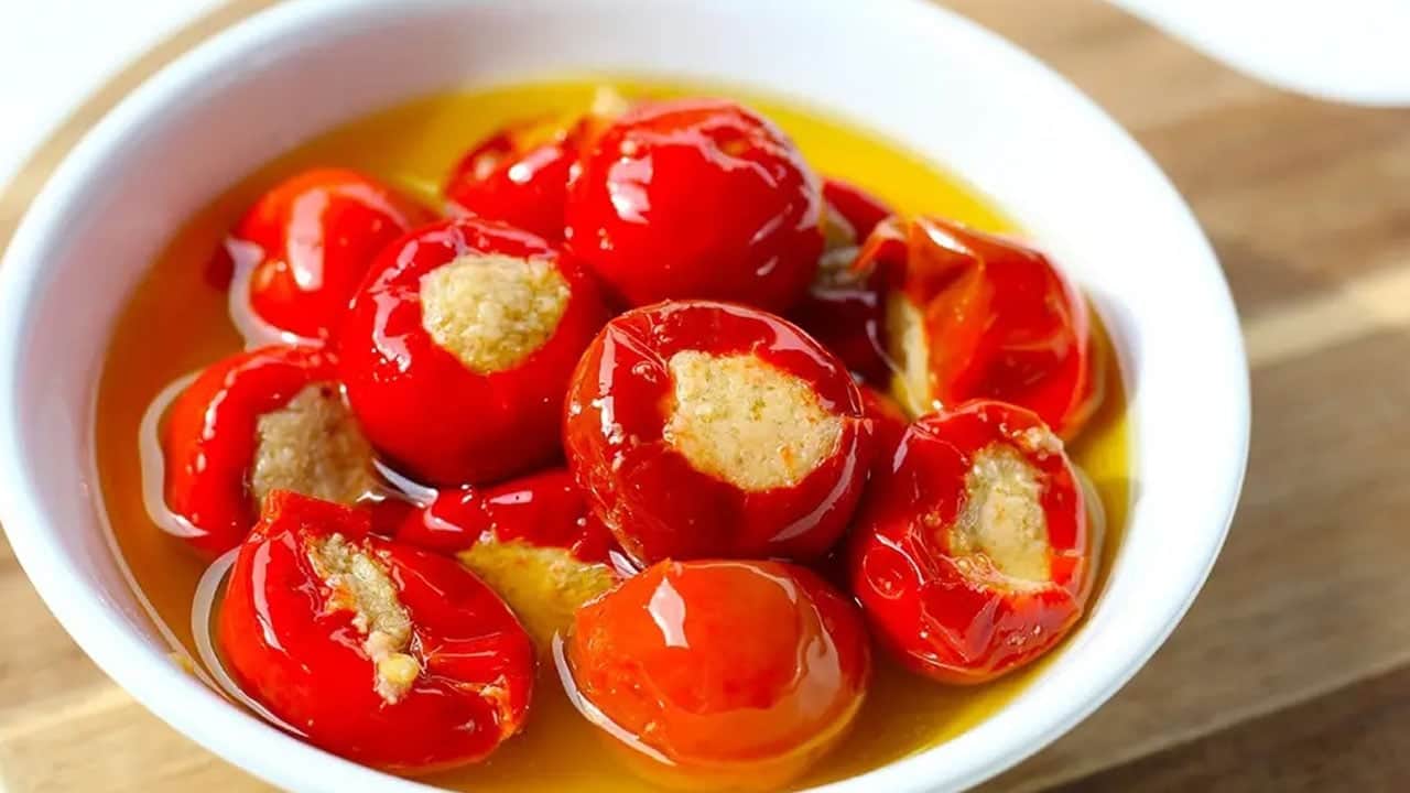 Foto - İşte domatesleri böyle değerlendirin: Domatesli acı biber turşusu buzdolabında saklanacak! O şekilde direnecek