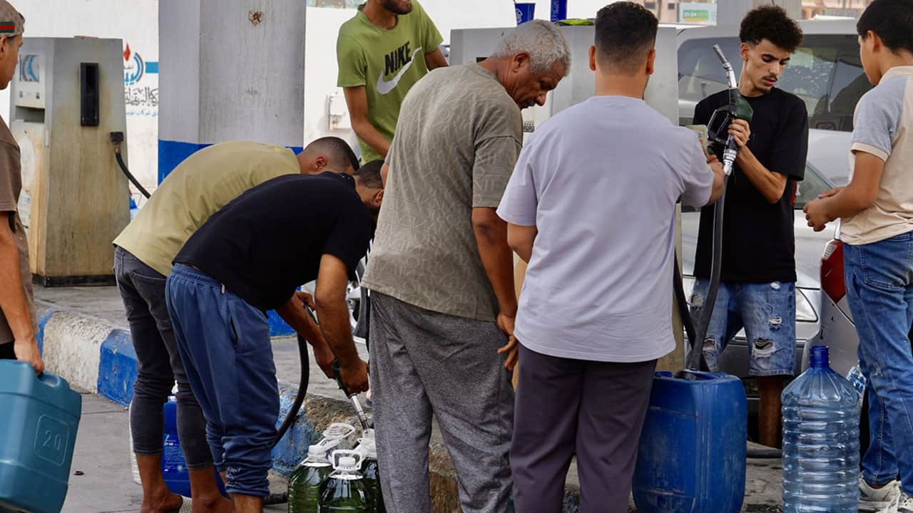 Foto - İşte emperyalistlerin kardeş coğrafyaları getirdiği nokta! Petrol zengini ülkede petrol kuyrukları