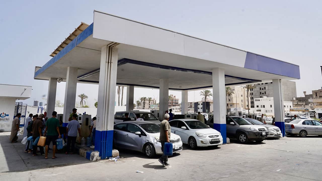 Foto - İşte emperyalistlerin kardeş coğrafyaları getirdiği nokta! Petrol zengini ülkede petrol kuyrukları