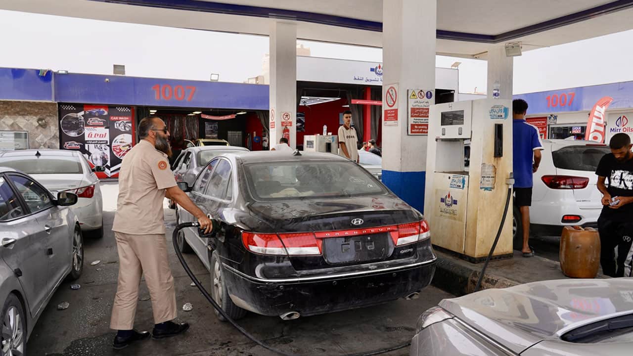 Foto - İşte emperyalistlerin kardeş coğrafyaları getirdiği nokta! Petrol zengini ülkede petrol kuyrukları