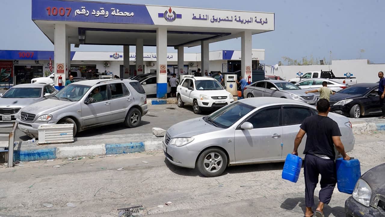 Foto - İşte emperyalistlerin kardeş coğrafyaları getirdiği nokta! Petrol zengini ülkede petrol kuyrukları