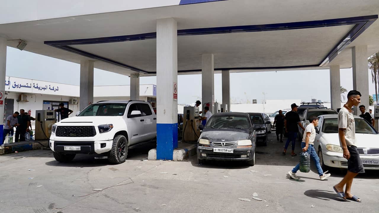 Foto - İşte emperyalistlerin kardeş coğrafyaları getirdiği nokta! Petrol zengini ülkede petrol kuyrukları
