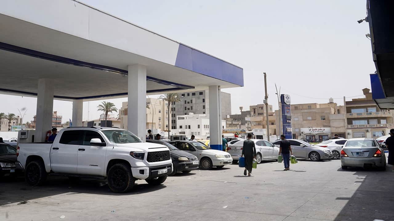 Foto - İşte emperyalistlerin kardeş coğrafyaları getirdiği nokta! Petrol zengini ülkede petrol kuyrukları