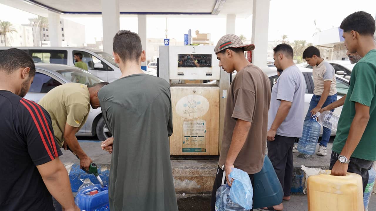 Foto - İşte emperyalistlerin kardeş coğrafyaları getirdiği nokta! Petrol zengini ülkede petrol kuyrukları