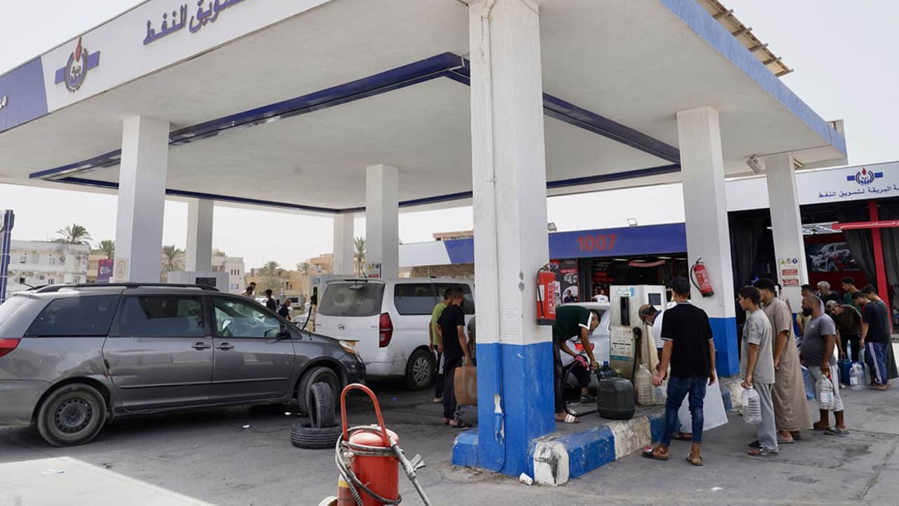Foto - İşte emperyalistlerin kardeş coğrafyaları getirdiği nokta! Petrol zengini ülkede petrol kuyrukları