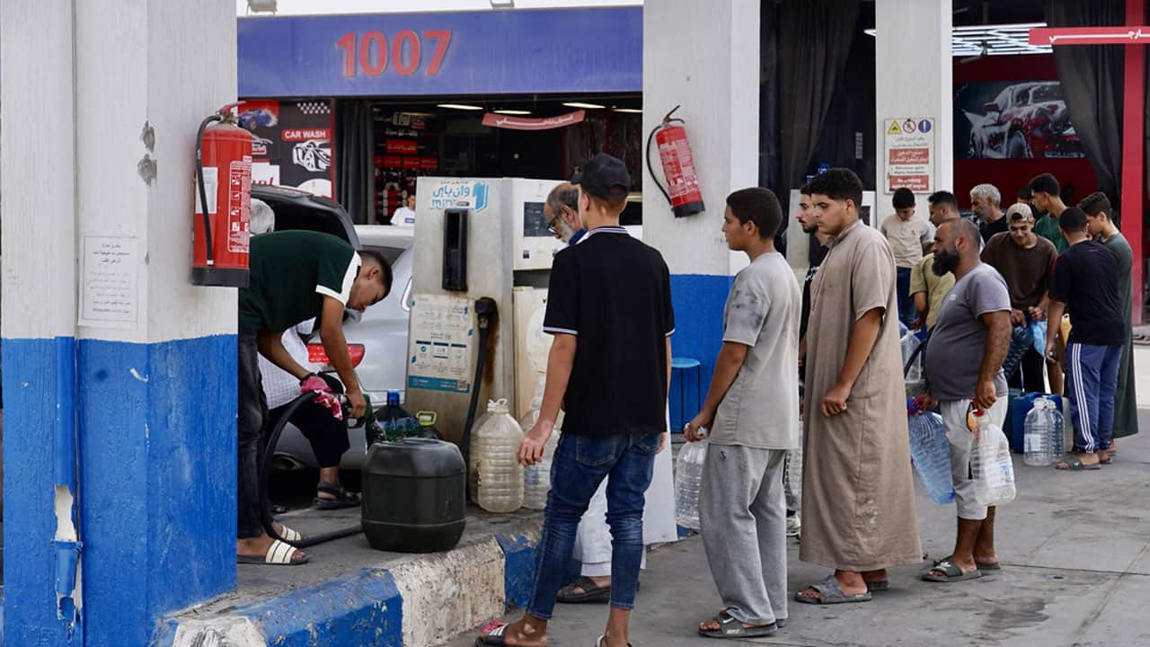 Foto - İşte emperyalistlerin kardeş coğrafyaları getirdiği nokta! Petrol zengini ülkede petrol kuyrukları
