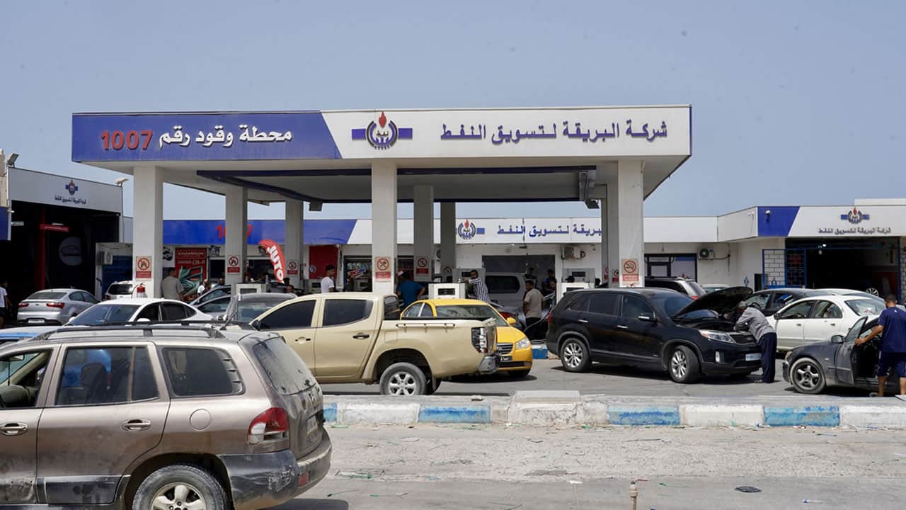 Foto - İşte emperyalistlerin kardeş coğrafyaları getirdiği nokta! Petrol zengini ülkede petrol kuyrukları