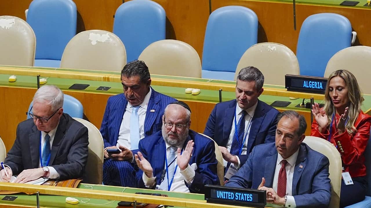 Foto - İşte teröristbaşı konuşurken içeride kalan ülkeler! Herkes terk etti onlar kaldı
