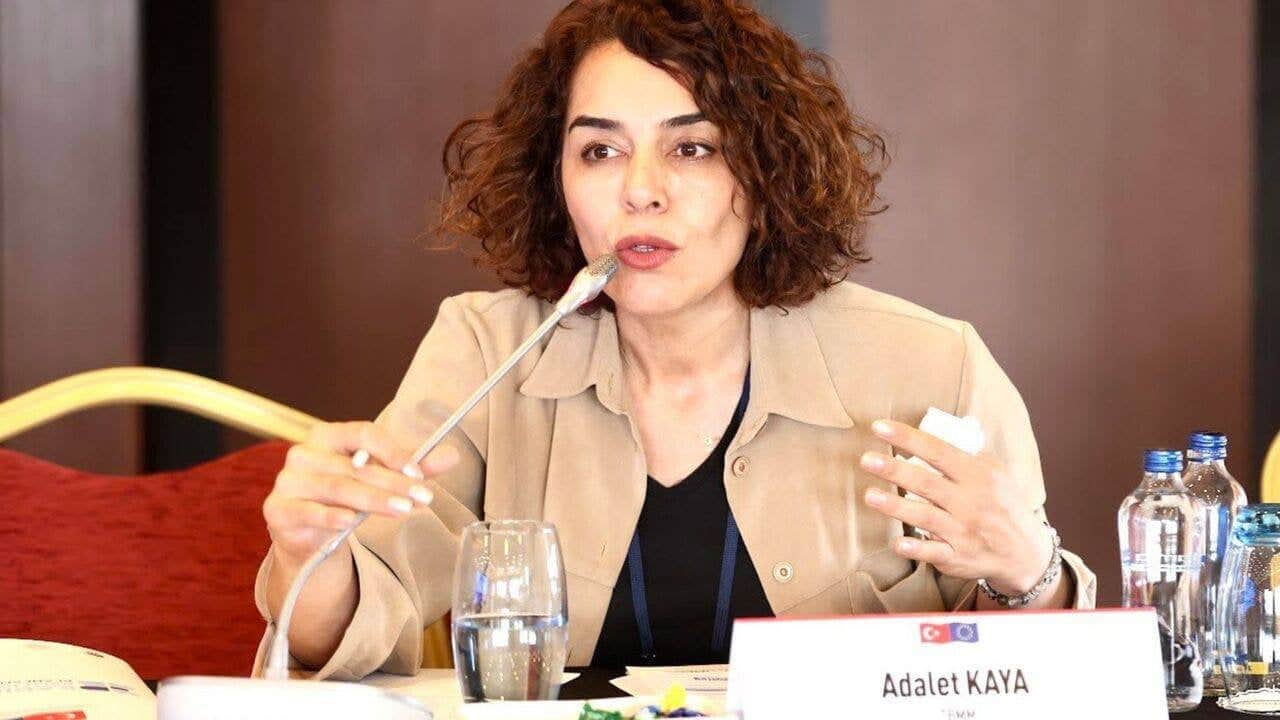 Foto - İtfaiyenin önünü kesti, üstüne bir de çakarını açıp yol istedi! Türkiye’nin konuştuğu araç bakın kimin çıktı?