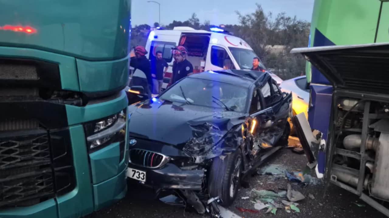 İzmir Otoyolu'nda büyük kaza: Çok sayıda yaralı var!