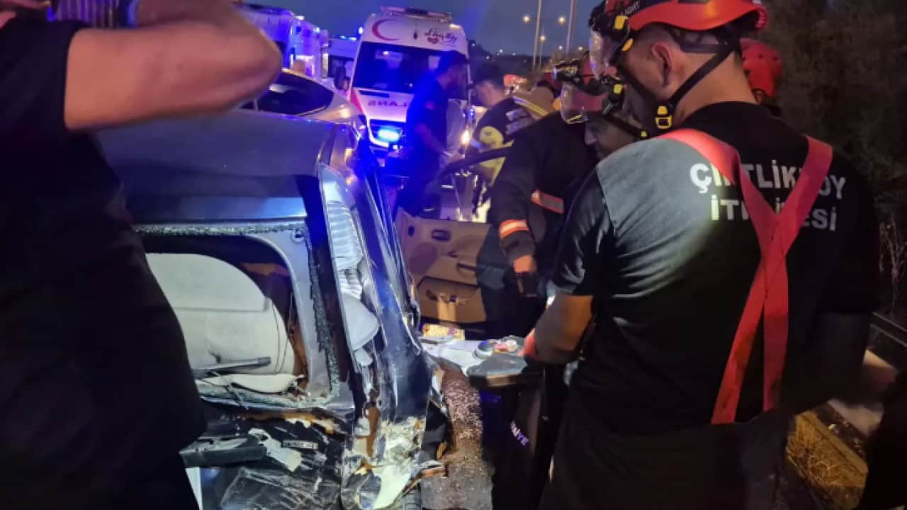 Foto - İzmir Otoyolu'nda büyük kaza: Çok sayıda yaralı var!