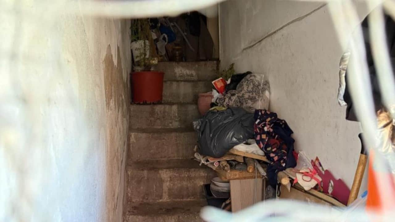 Foto - İzmir’de çöp ev rezaleti! Konak’ta mahalleli kötü koku ve haşerelerden bıktı