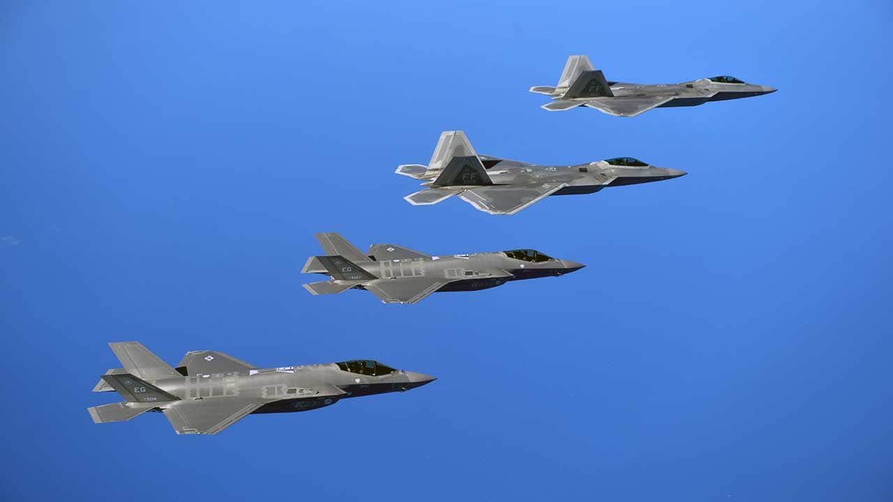 Foto - KAAN'ın bile atası olan F-22 kimseye satılmıyor! ABD en yakın müttefiklerine bile vermiyor