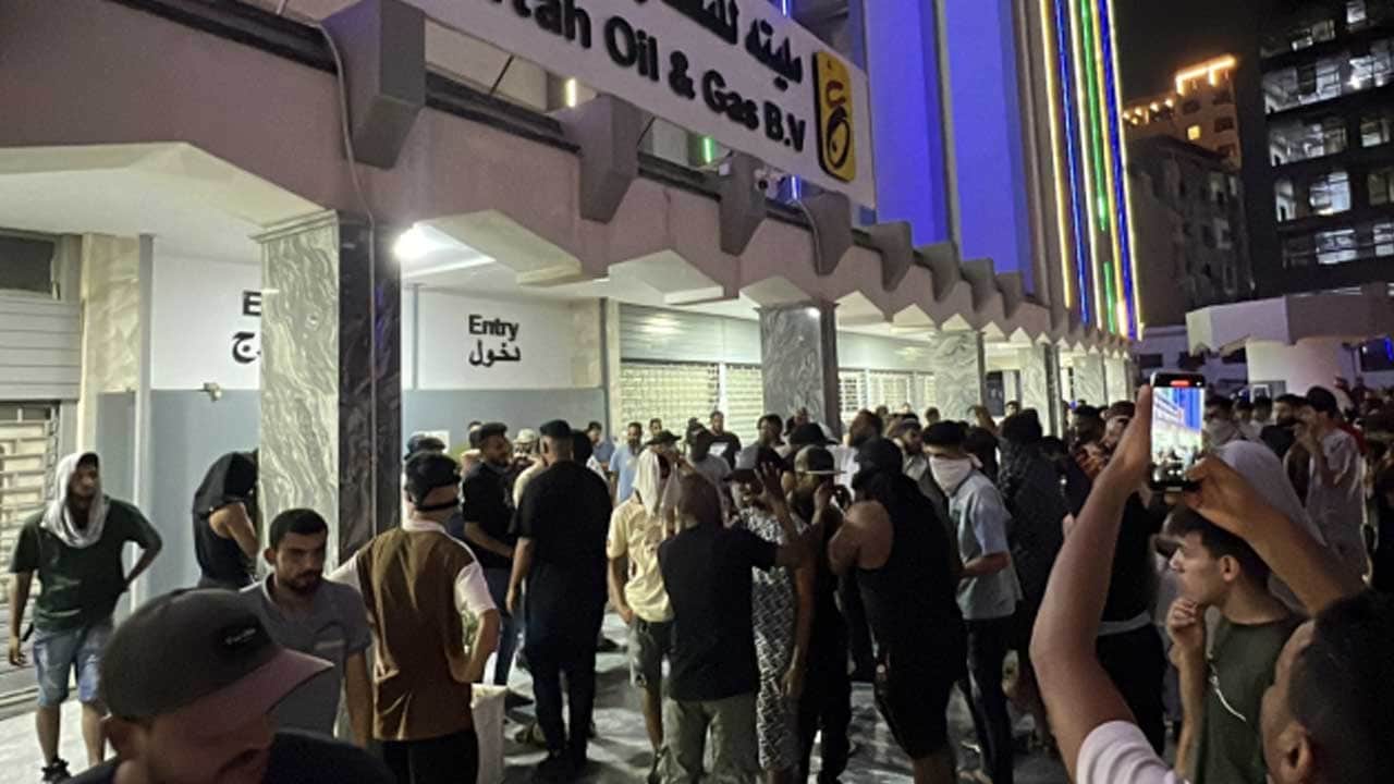 Foto - Kaddafi'yi mumla arıyorlar! Libya'da elektrik krizi derinleşiyor