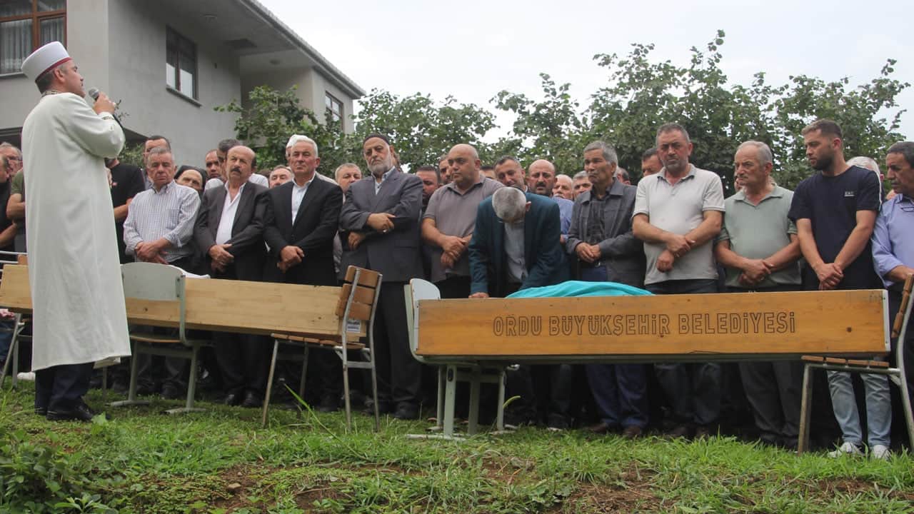 Foto - Kader onları hiç ayırmadı! Aynı evde doğdular, aynı eve gelin gittiler, aynı gün öldüler, yan yana gömüldüler