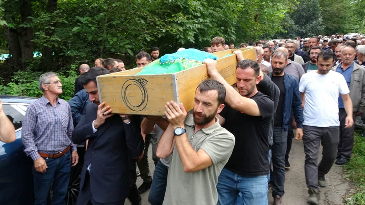 Foto - Kader onları hiç ayırmadı! Aynı evde doğdular, aynı eve gelin gittiler, aynı gün öldüler, yan yana gömüldüler