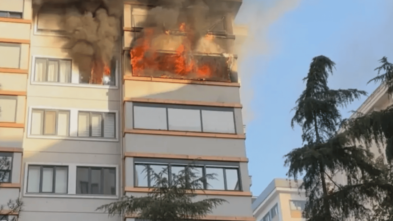 Foto - Kadıköy’de korkutan yangın! 8 katlı binada can pazarı!