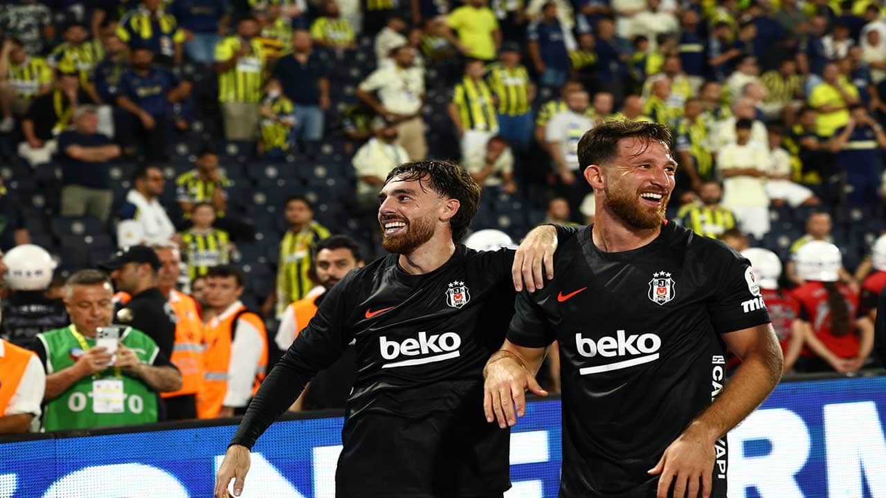 Kadıköy'de tarihi gece! Beşiktaş yeni transferleriyle derbide gövde gösterisi yaptı!