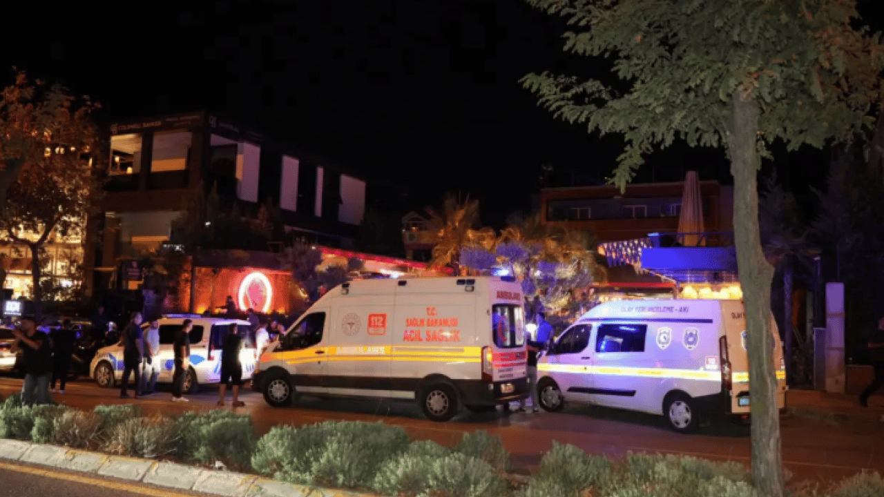 Foto - Kafeye kurşun yağdırdılar: Ölü ve yaralılar var!