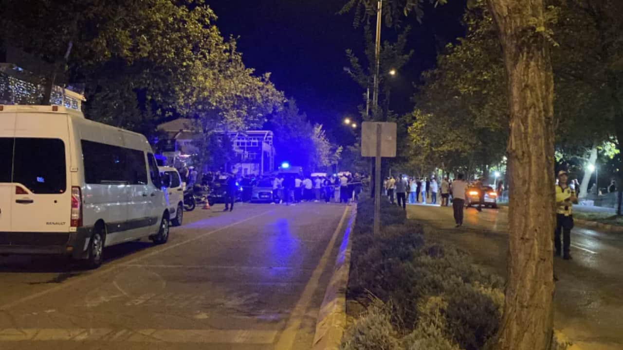 Kafeye kurşun yağdırdılar: Ölü ve yaralılar var!