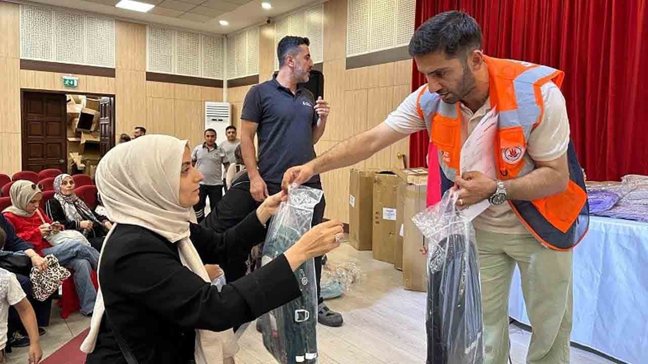 Foto - Kağıthane Belediyesi’nden eğitim seferberliği: Öğrencilere çanta ve kırtasiye desteği