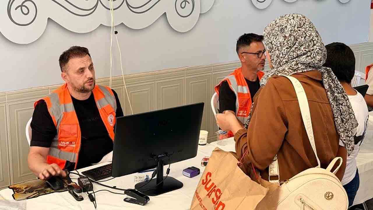Foto - Kağıthane Belediyesi’nden eğitim seferberliği: Öğrencilere çanta ve kırtasiye desteği