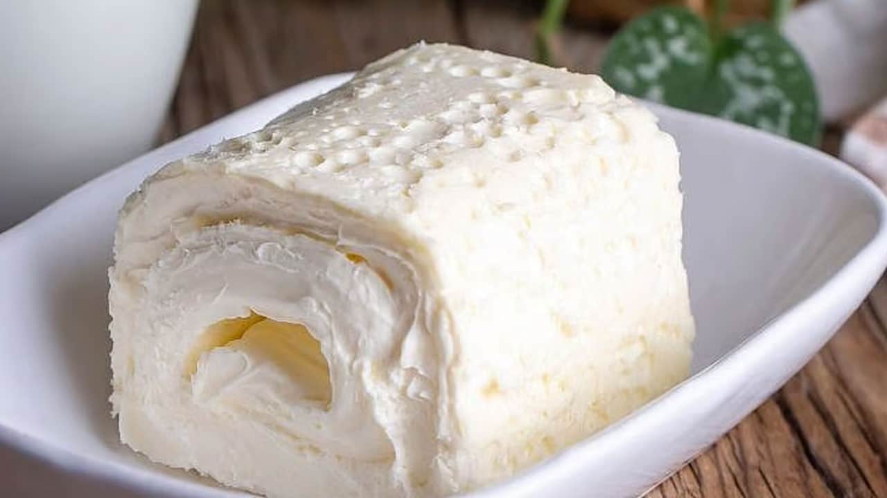 Foto - Kahvaltının vazgeçilmezi olan ekmeğin ve beyaz kaymağın uyumu: Ev yapımı kaymak nasıl yapılır?