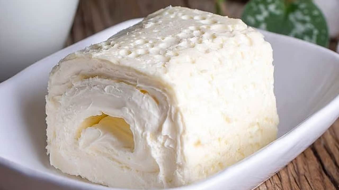 Foto - Kahvaltının vazgeçilmezi olan ekmeğin ve beyaz kaymağın uyumu: Ev yapımı kaymak nasıl yapılır?