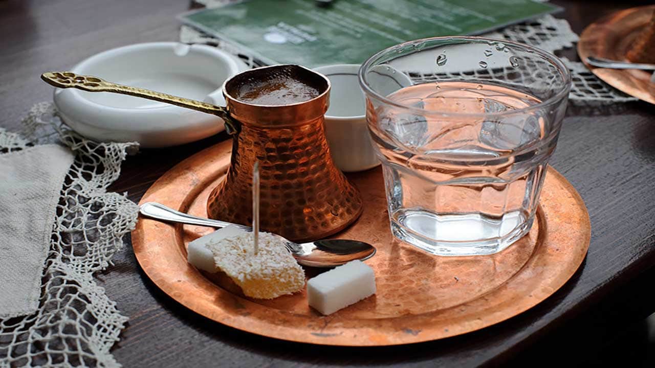 Foto - Kahvenin yanında gelen o bardak su ne zaman içilmeli! Uzmanlar açıkladı, bildiğiniz her şeyi unutun!