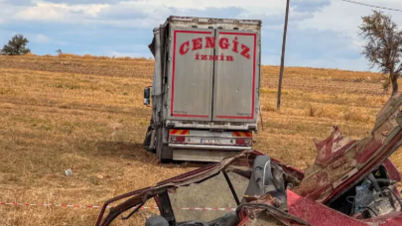 Foto - Kamyonet ile otomobil çarpıştı: Ölü ve yaralılar var!
