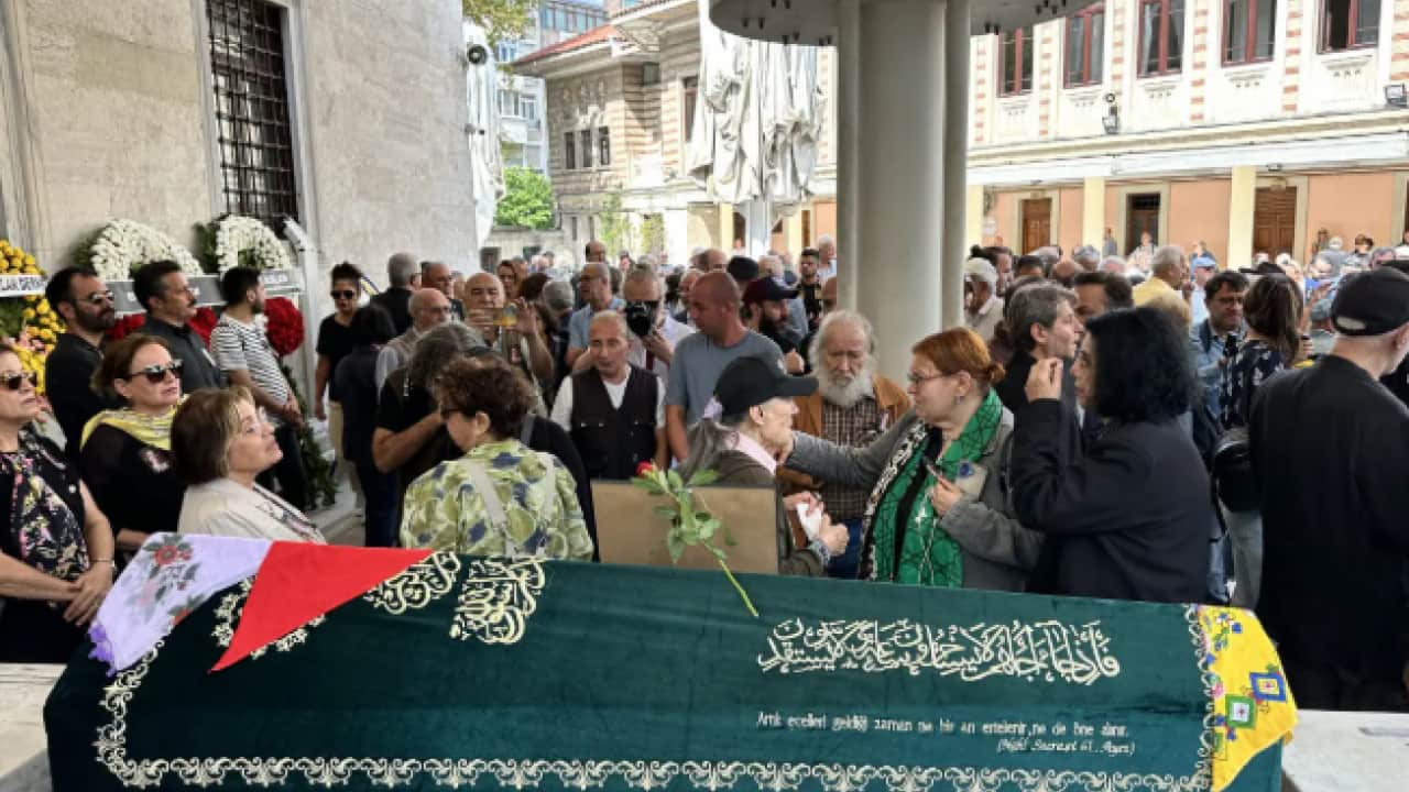 Foto - Kanserle olan savaşı kaybetti: Gülsen Tuncer son yolculuğuna uğurlandı!
