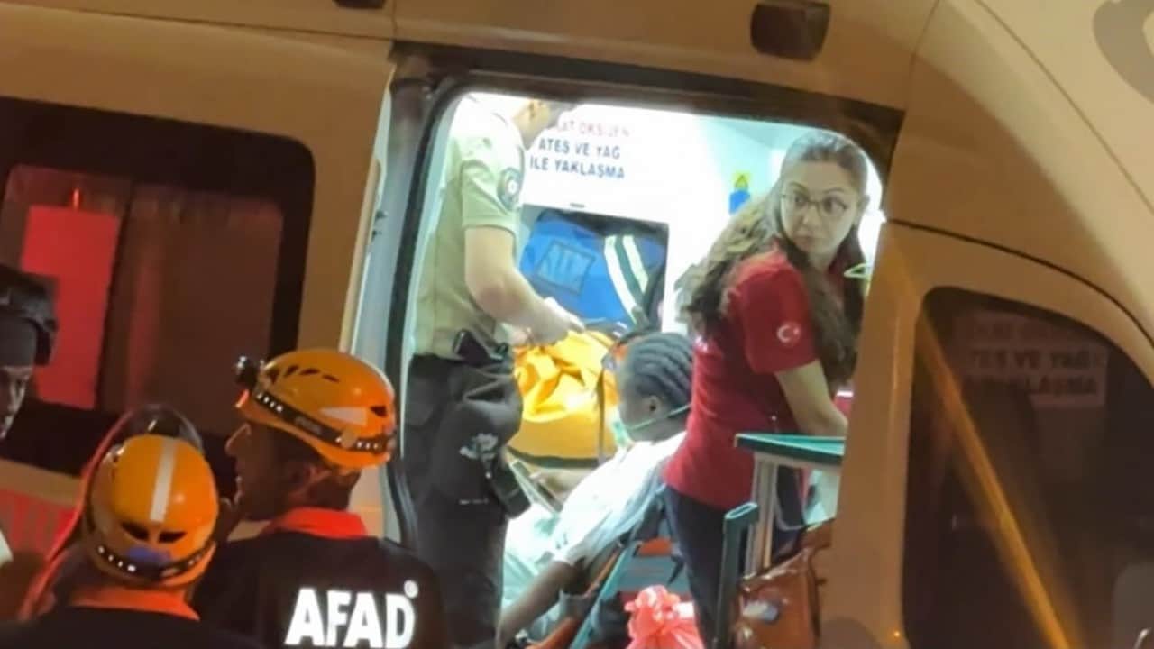 Foto - Karabük’te korkutan yangın! Yabancı öğrencilerin dairesi alevlere teslim oldu!