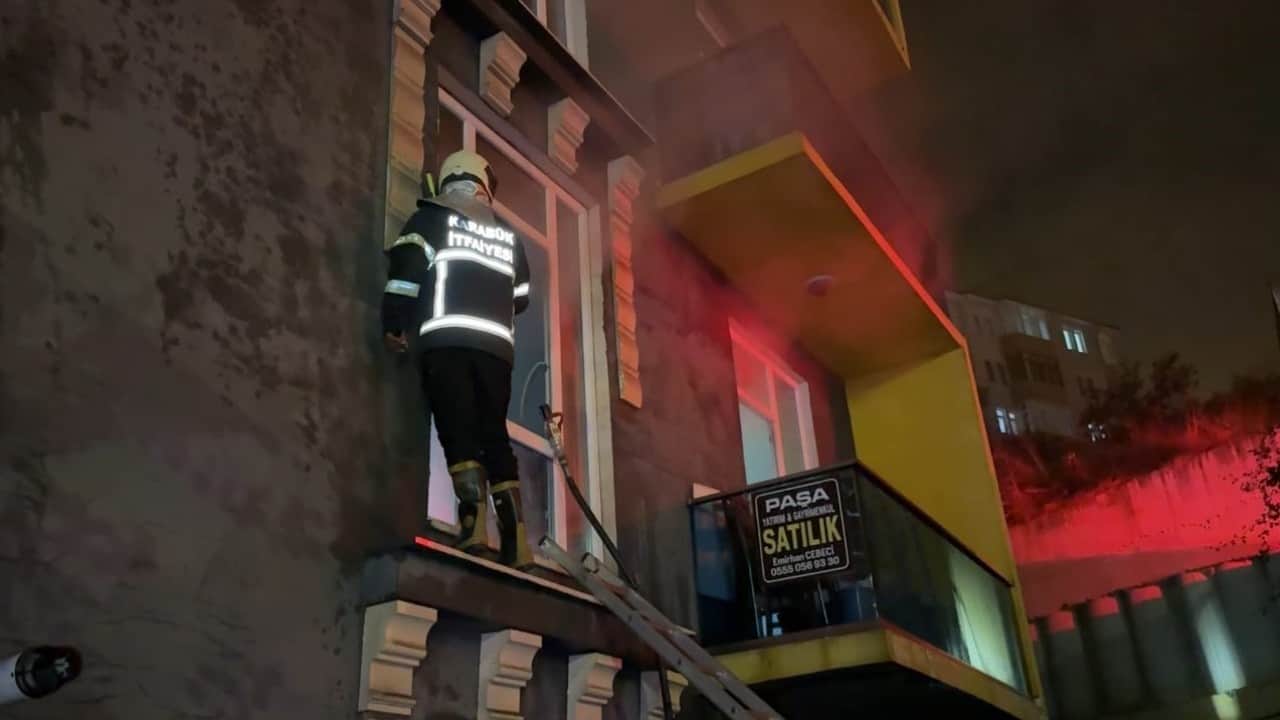 Foto - Karabük’te korkutan yangın! Yabancı öğrencilerin dairesi alevlere teslim oldu!