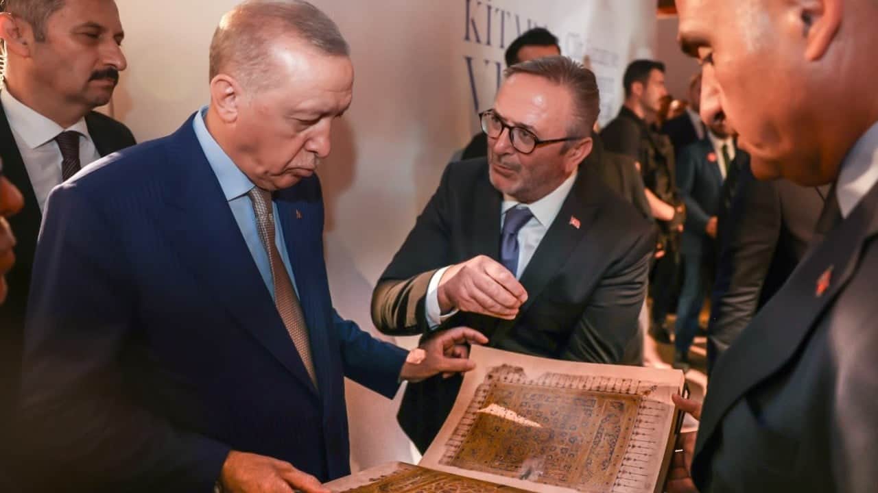 Foto - Karadağ'ın asırlık emaneti Türkiye'de yeniden hayat buldu! Hüseyin Paşa Camii Mushaf-ı Şerifi’nin tıpkıbasımı tamamlandı