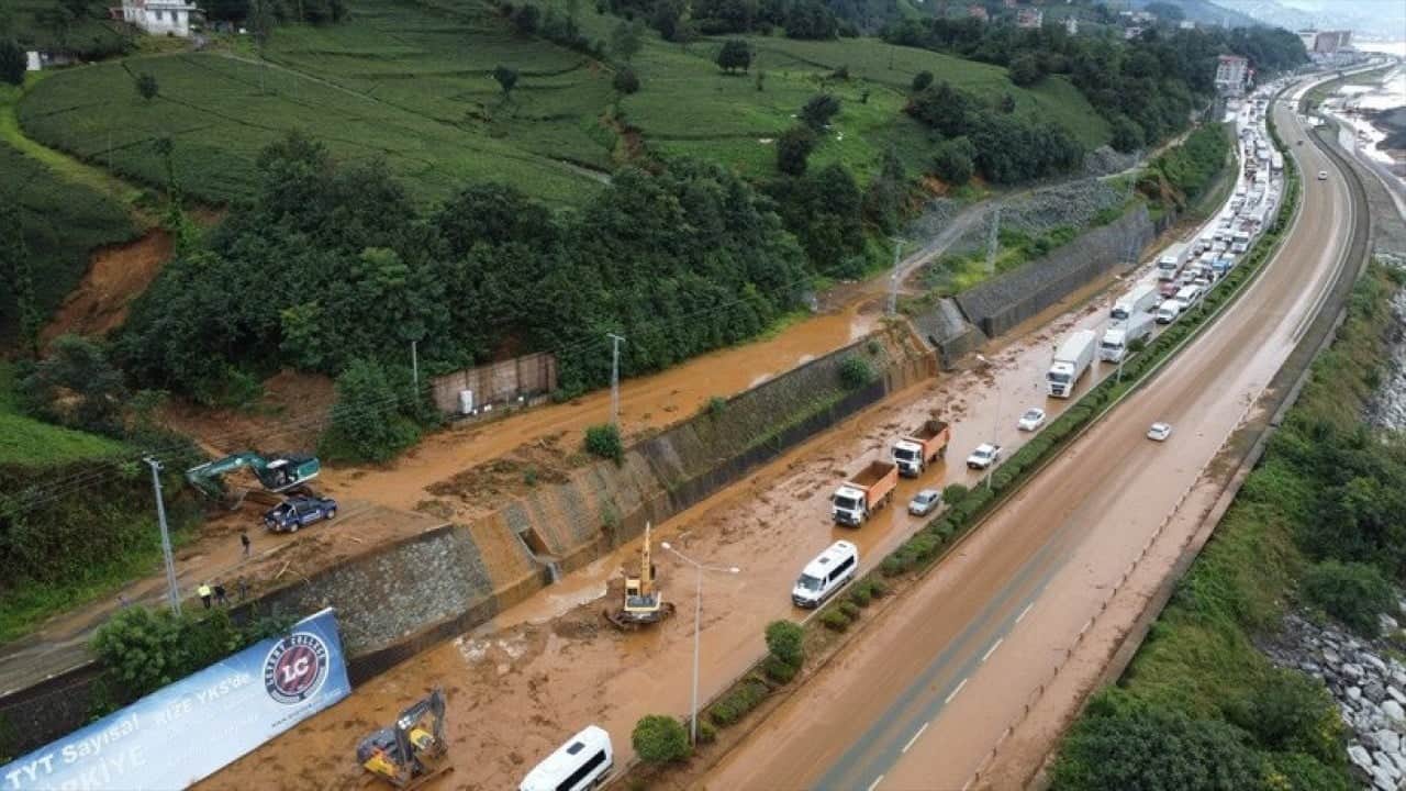 Foto - Karadeniz'de sağanak felaketi: Yollar çöktü, evler tahliye edildi