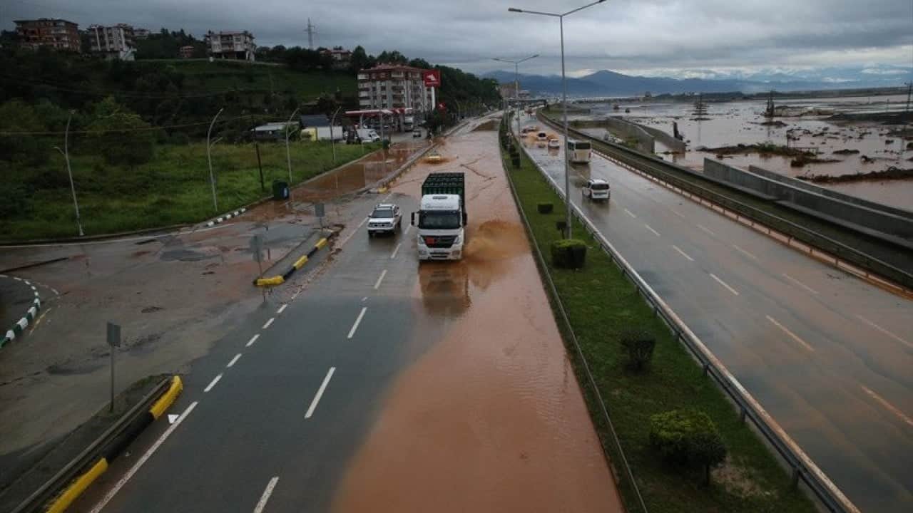 Foto - Karadeniz'de sağanak felaketi: Yollar çöktü, evler tahliye edildi